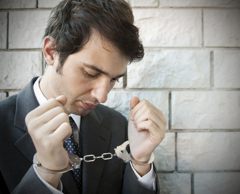 2 Advantages of Using Bail Bond Services Over DIY Funding in Florida