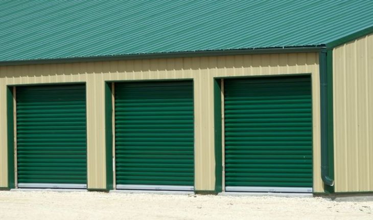 2 Reasons Why You Should Hire Garage Contractors Over DIY