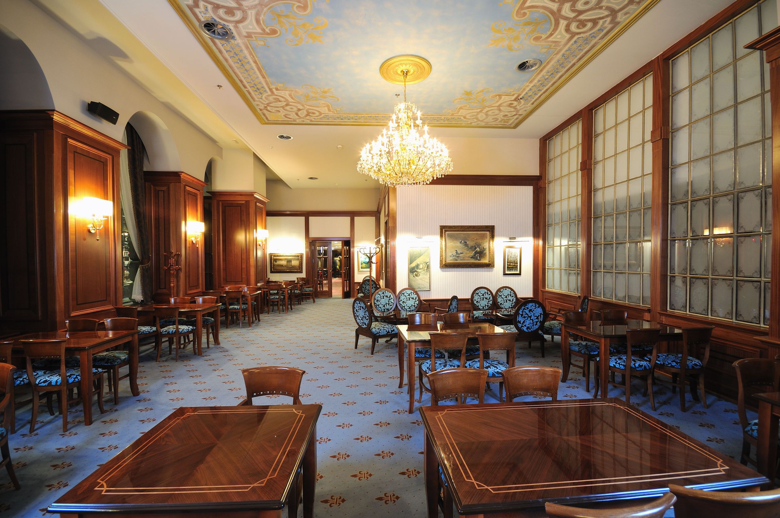Staying at Luxury Hotels in Downtown Chicago Near Magnificent Mile